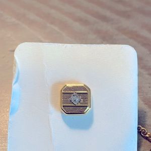 Tie pin